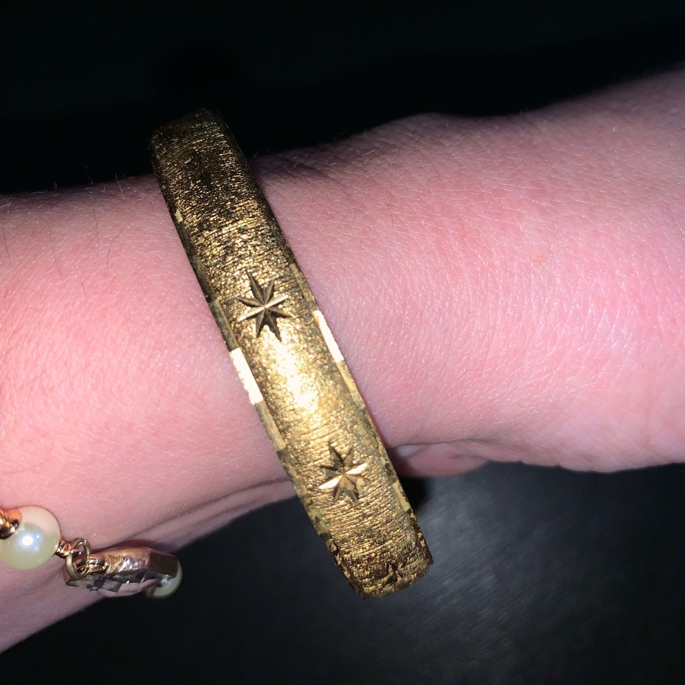Monet vintage gold plated gold tone star burst bangle bracelet jewelry